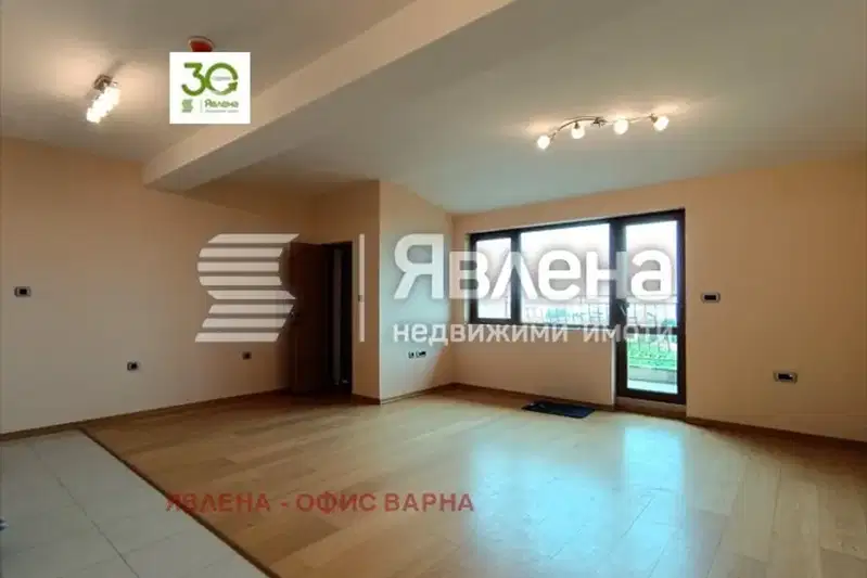 Тристаен апартамент във Варна, Галата