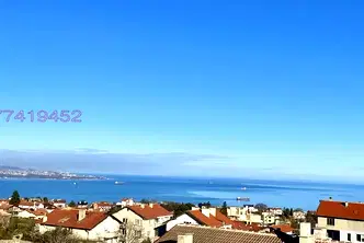 Тристаен апартамент с панорамна морска гледка в Галата, Варна