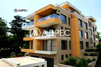 Тристаен апартамент във Варна, Галата