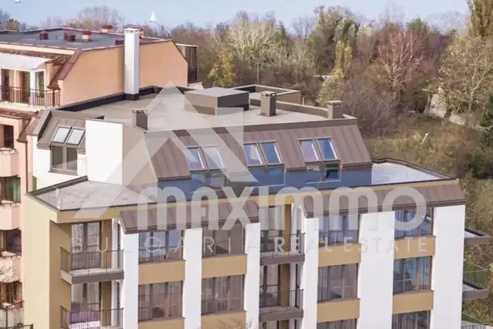 Тристаен апартамент с паркомясто в Галата, Варна