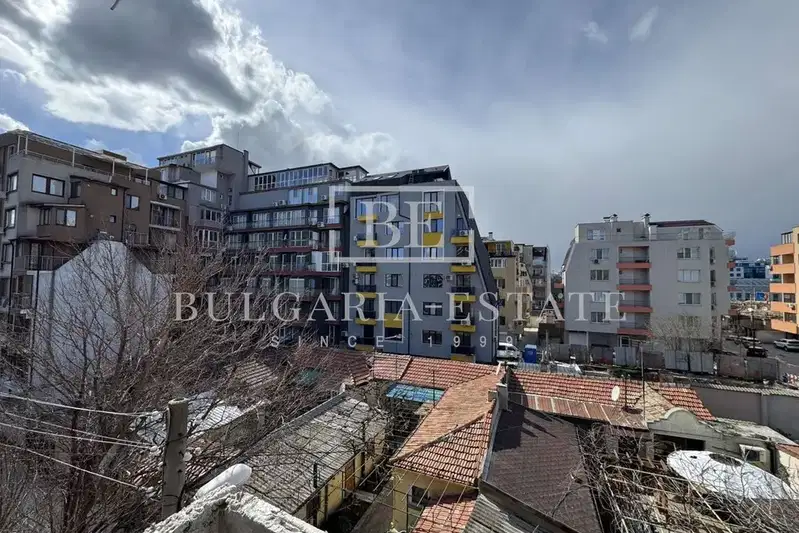 Тристаен апартамент с две тераси в Гранд Мол, Варна