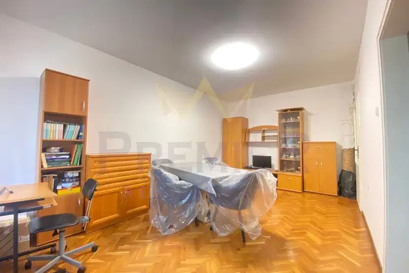 Двустаен апартамент с паркомясто в Гръцка махала, Варна