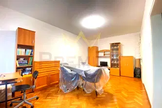 Двустаен апартамент с паркомясто в Гръцка махала, Варна