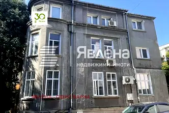 Четиристаен апартамент в Гръцка махала, Варна с тераса