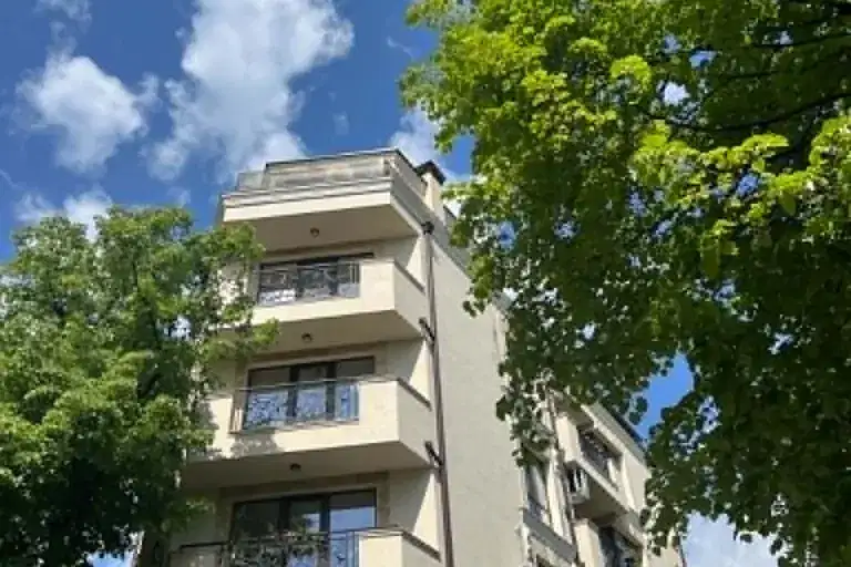 Двустаен апартамент в Гръцка махала с тераса и асансьор