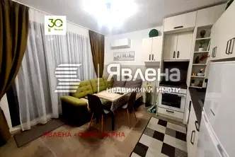 Двустаен апартамент с тераса в Гръцка махала, Варна