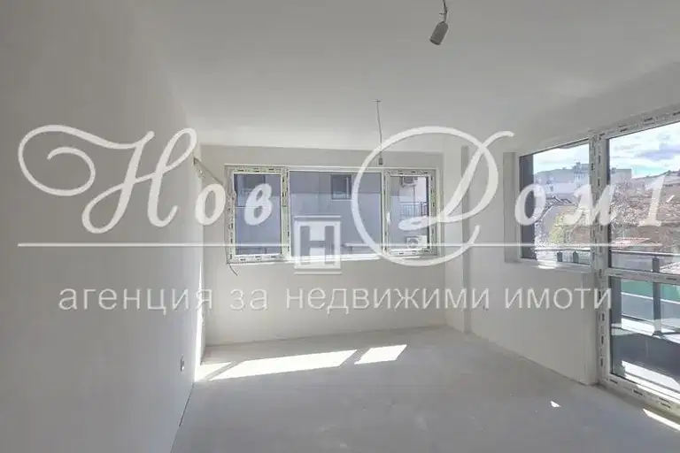 Двустаен апартамент с тераса в ХЕИ, Варна