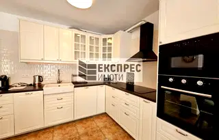 Тристаен апартамент с паркинг в ХЕИ, Варна