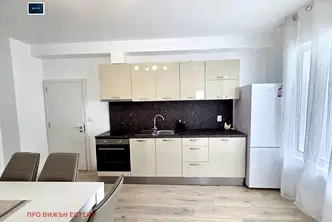 Тристаен апартамент с южно изложение в ХЕИ, Варна