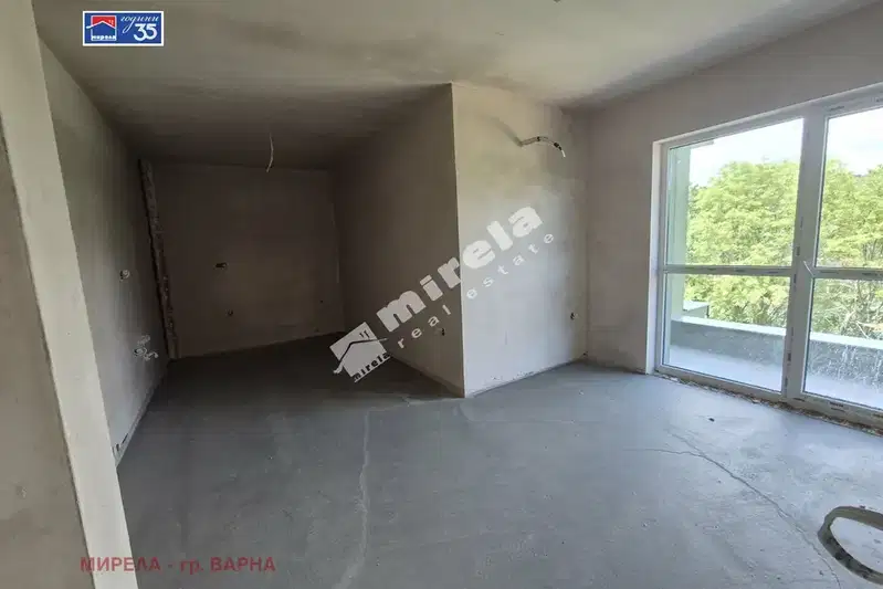 Двустаен апартамент с балкон в Изгрев, Варна