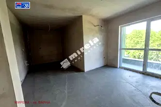 Двустаен апартамент с балкон в Изгрев, Варна