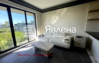 Тристаен апартамент с голяма веранда в Изгрев, Варна