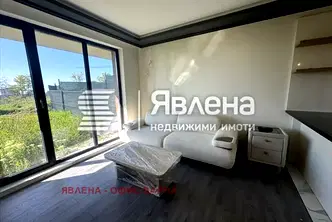 Тристаен апартамент с голяма веранда в Изгрев, Варна