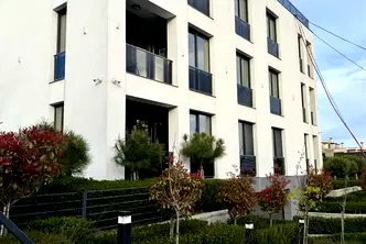 Луксозен 3-стаен апартамент на партер в Изгрев, Варна