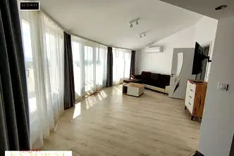 Просторен 4-стаен апартамент в Изгрев, Варна с паркомясто