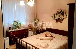 Тристаен апартамент в Кайсиева градина с две тераси