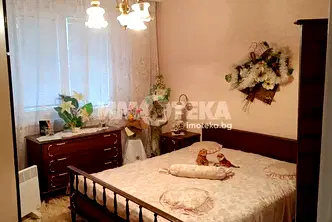 Тристаен апартамент в Кайсиева градина с две тераси