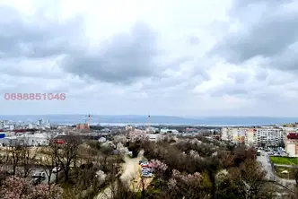Тристаен апартамент с гледка към морето в Кайсиева градина, Варна