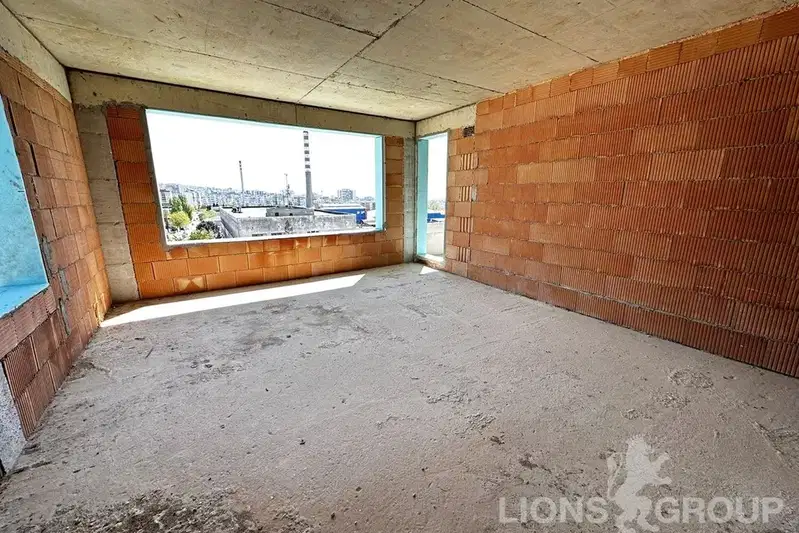 Three-room apartment with loggia in Kaisieva Gradina, Varna