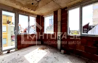 Двустаен апартамент в центъра на Варна с две тераси