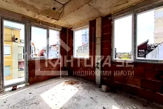 Двустаен апартамент в центъра на Варна с две тераси