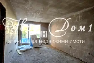 Двустаен апартамент в Колхозен пазар с тераса, Варна