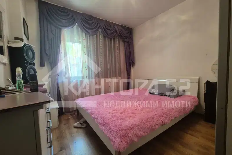 Двустаен апартамент с тераса в Колхозен пазар, Варна
