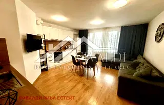 Тристаен апартамент с гараж в Колхозен пазар, Варна