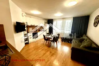 Тристаен апартамент с гараж в Колхозен пазар, Варна