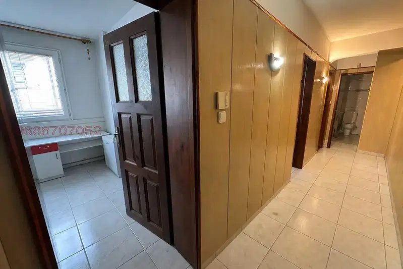 Тристаен апартамент в Колхозен пазар, Варна с функционално разпределение