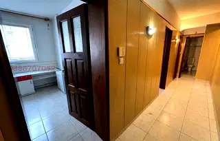Тристаен апартамент в Колхозен пазар, Варна с функционално разпределение