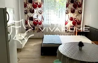 Просторен 3-стаен апартамент в Колхозен пазар, Варна