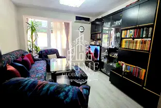 3-стаен апартамент с двор в Колхозен пазар, Варна