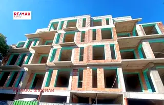 Просторен 4-стаен апартамент в Колхозен пазар, Варна с тераси