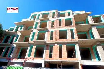 Просторен 4-стаен апартамент в Колхозен пазар, Варна с тераси