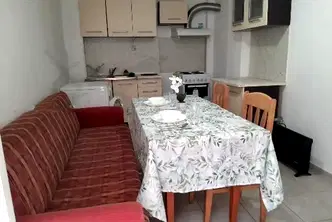 Двустаен апартамент на 1-ви етаж в Колхозен пазар, Варна