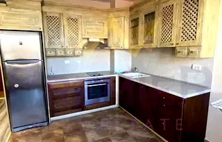 Тристаен апартамент с две тераси в Колхозен пазар, Варна