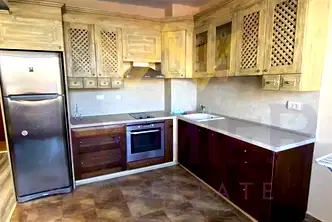 Тристаен апартамент с две тераси в Колхозен пазар, Варна