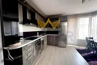 Тристаен апартамент с тераса в Колхозен пазар, Варна