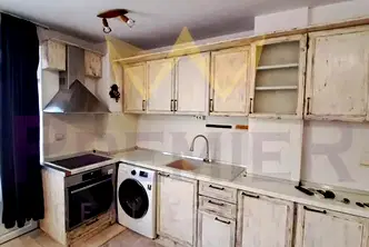 Тристаен апартамент с тераса в Колхозен пазар, Варна