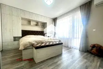 Тристаен апартамент с тераса в Конфуто, Варна