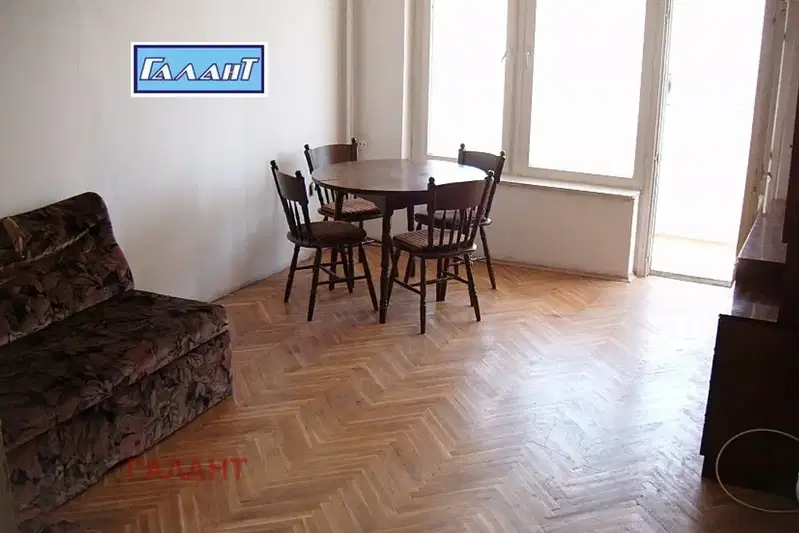 Тристаен апартамент с две тераси в Левски 1, Варна