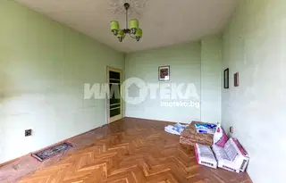 Тристаен апартамент с южно изложение в Левски 1, Варна