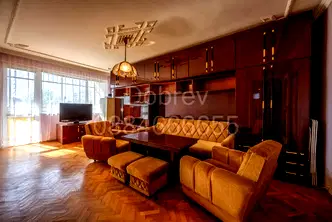 Четиристаен апартамент с голяма тераса в Левски 1, Варна