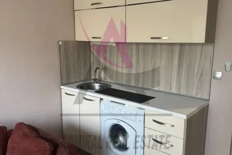 Двустаен апартамент на първи етаж в Левски, Варна с тераса