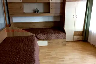Тристаен апартамент в Левски 1, Варна с асансьор