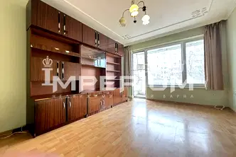 Тристаен апартамент в Левски, Варна с тераса