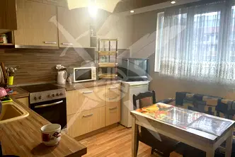 Тристаен апартамент в Левски, Варна с тераса на 6-ти етаж