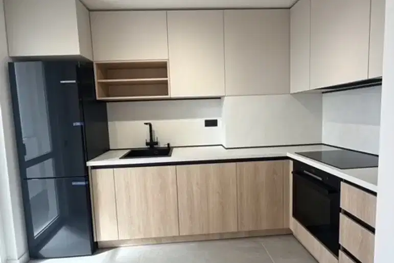 Three-room apartment with panoramic terrace in Levski 2, Varna