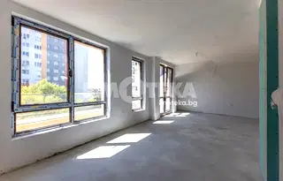 Многостаен апартамент във Варна, Лятно кино Тракия